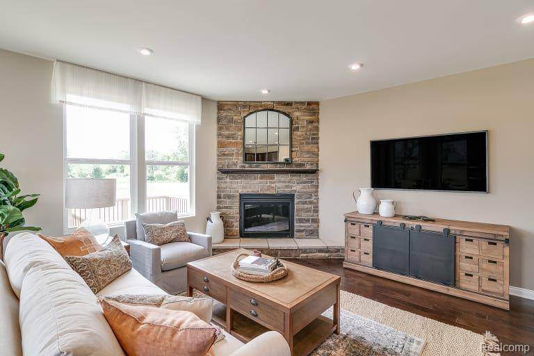 Utica, MI 48315,55550 OAK POINTE DR