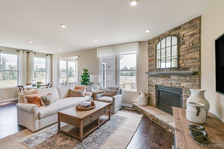 Utica, MI 48315,55550 OAK POINTE DR