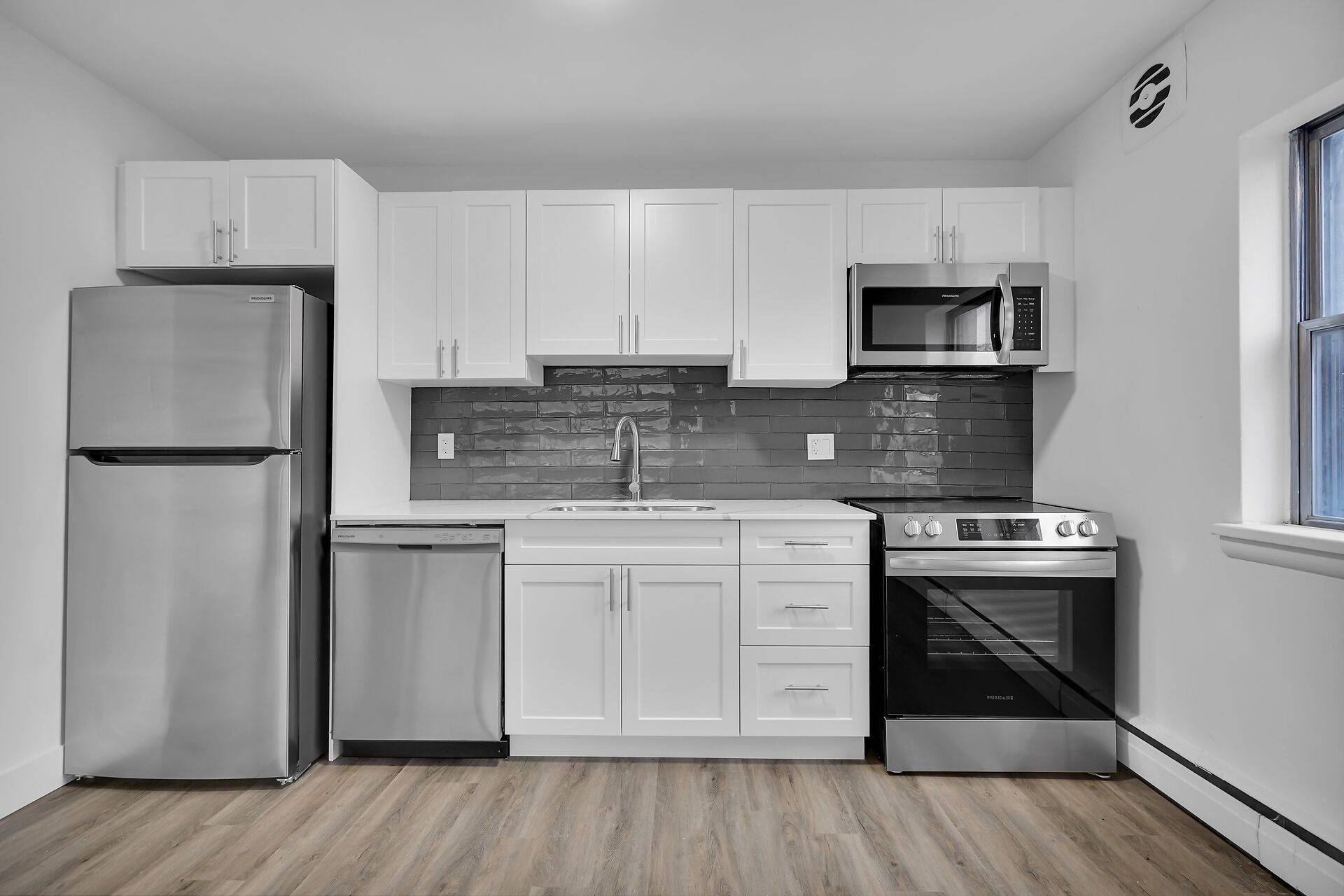 London South, ON N6C 1E8,20 Craig ST #16