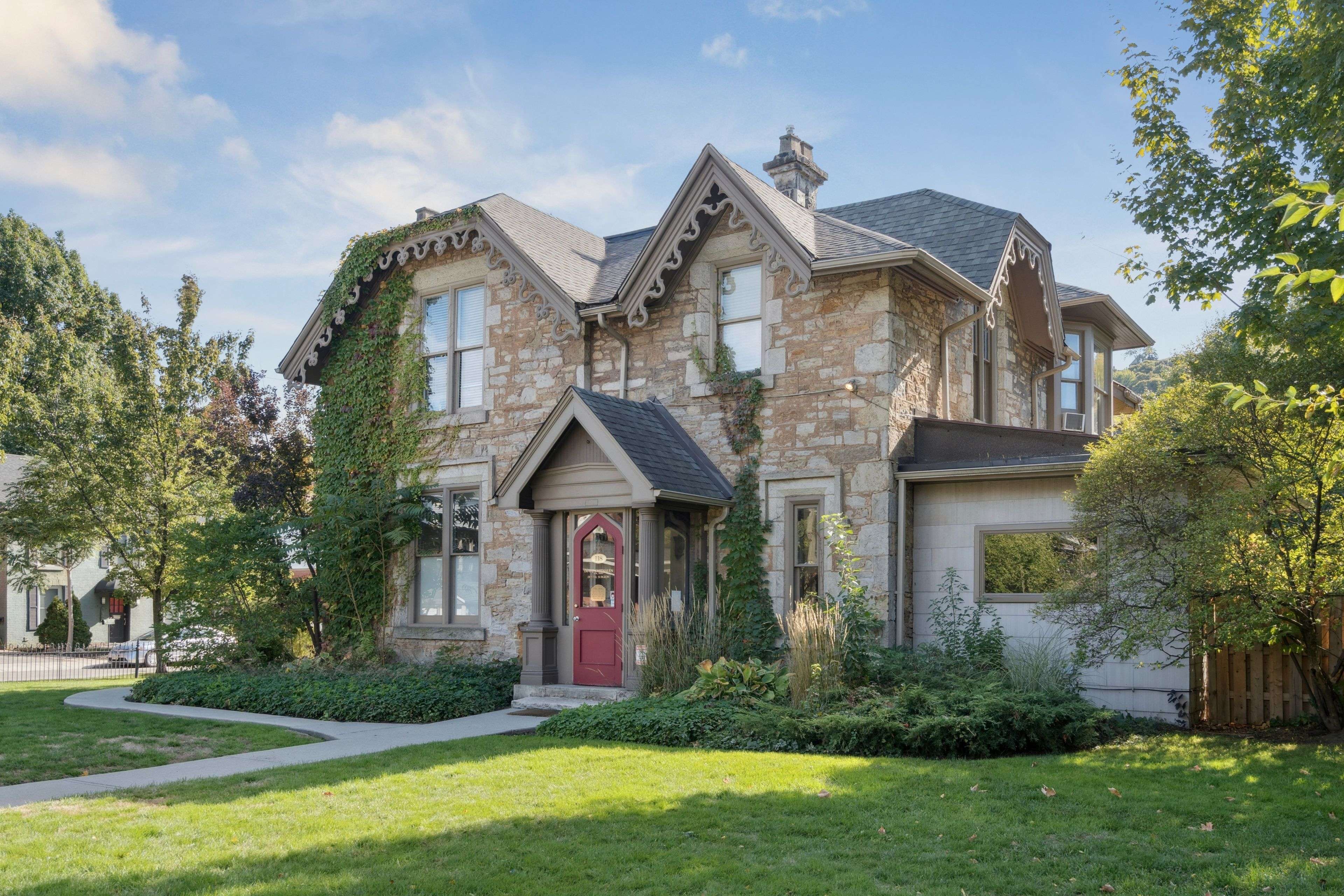 Hamilton, ON L8N 1S5,118 Stinson ST