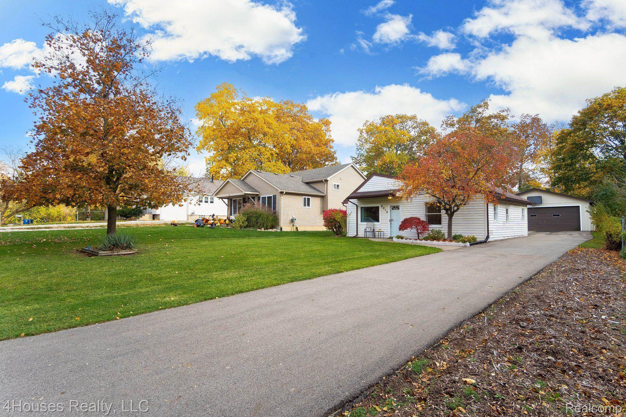 Waterford, MI 48328,3915 LAWLEY AVE