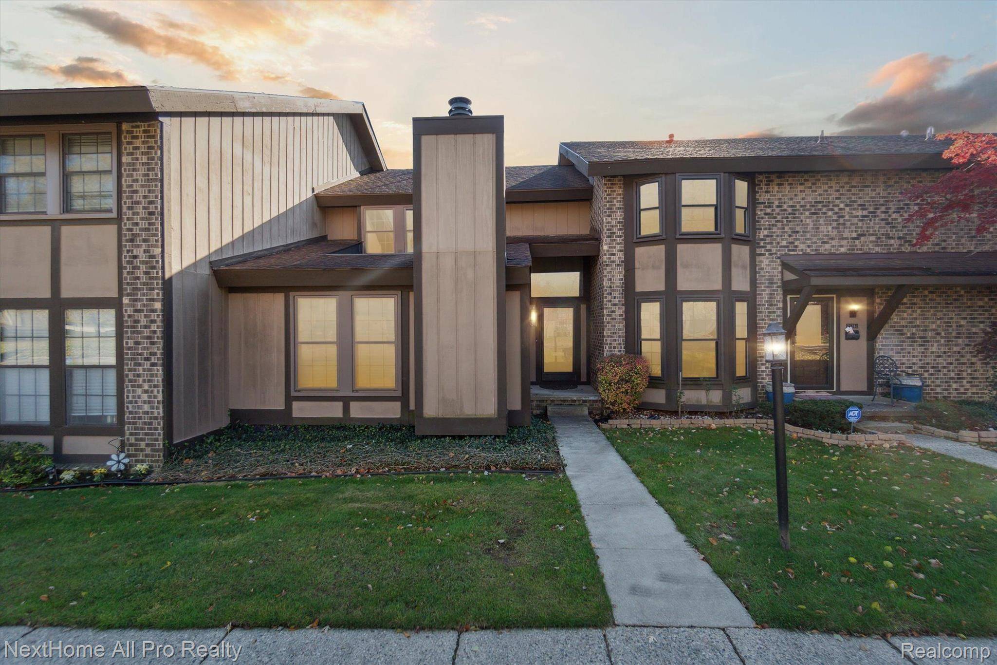 Southfield, MI 48033,25276 MAPLEBROOKE DR