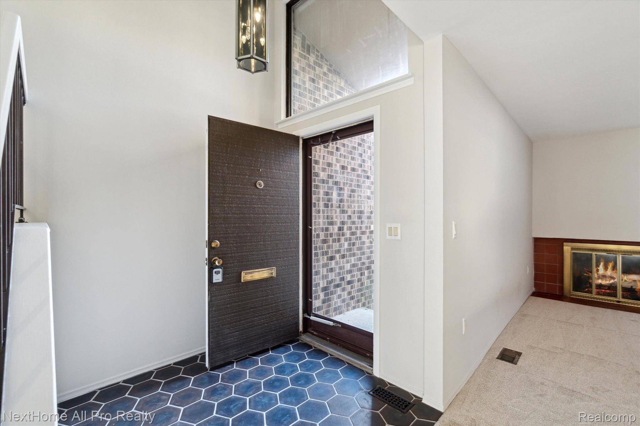 Southfield, MI 48033,25276 MAPLEBROOKE DR