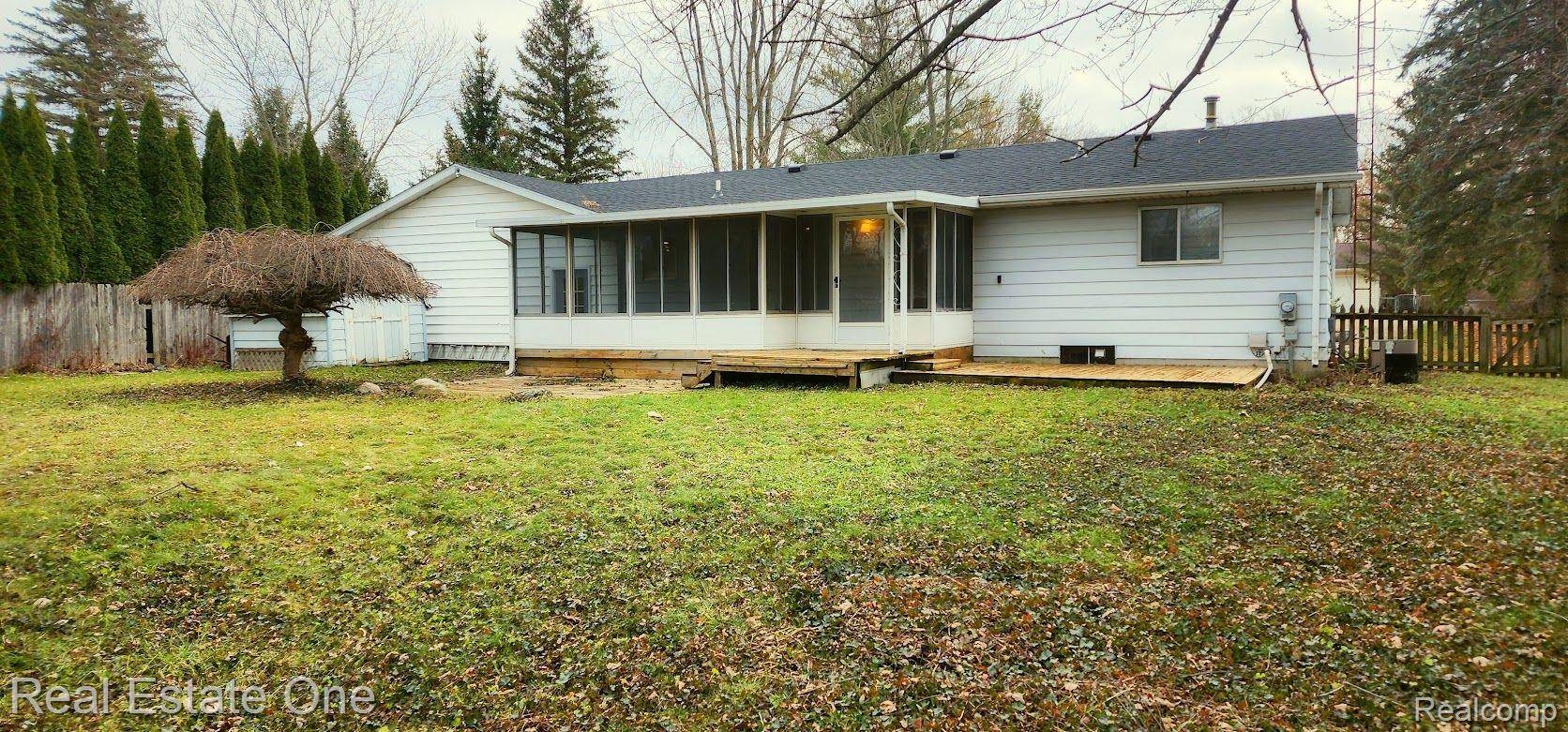 Lapeer, MI 48446,1726 CARRIAGE LN