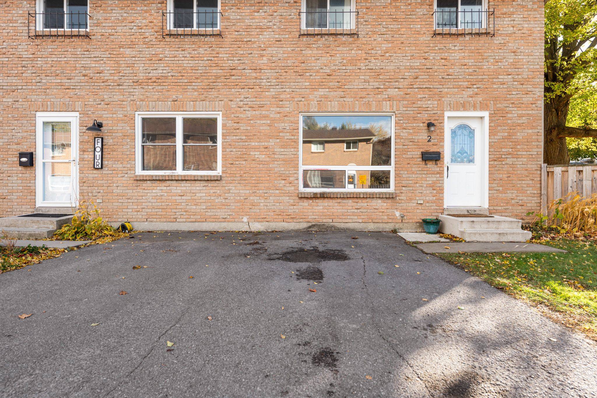 Kingston, ON K7M 6Z3,2 Rosemund CRES #72