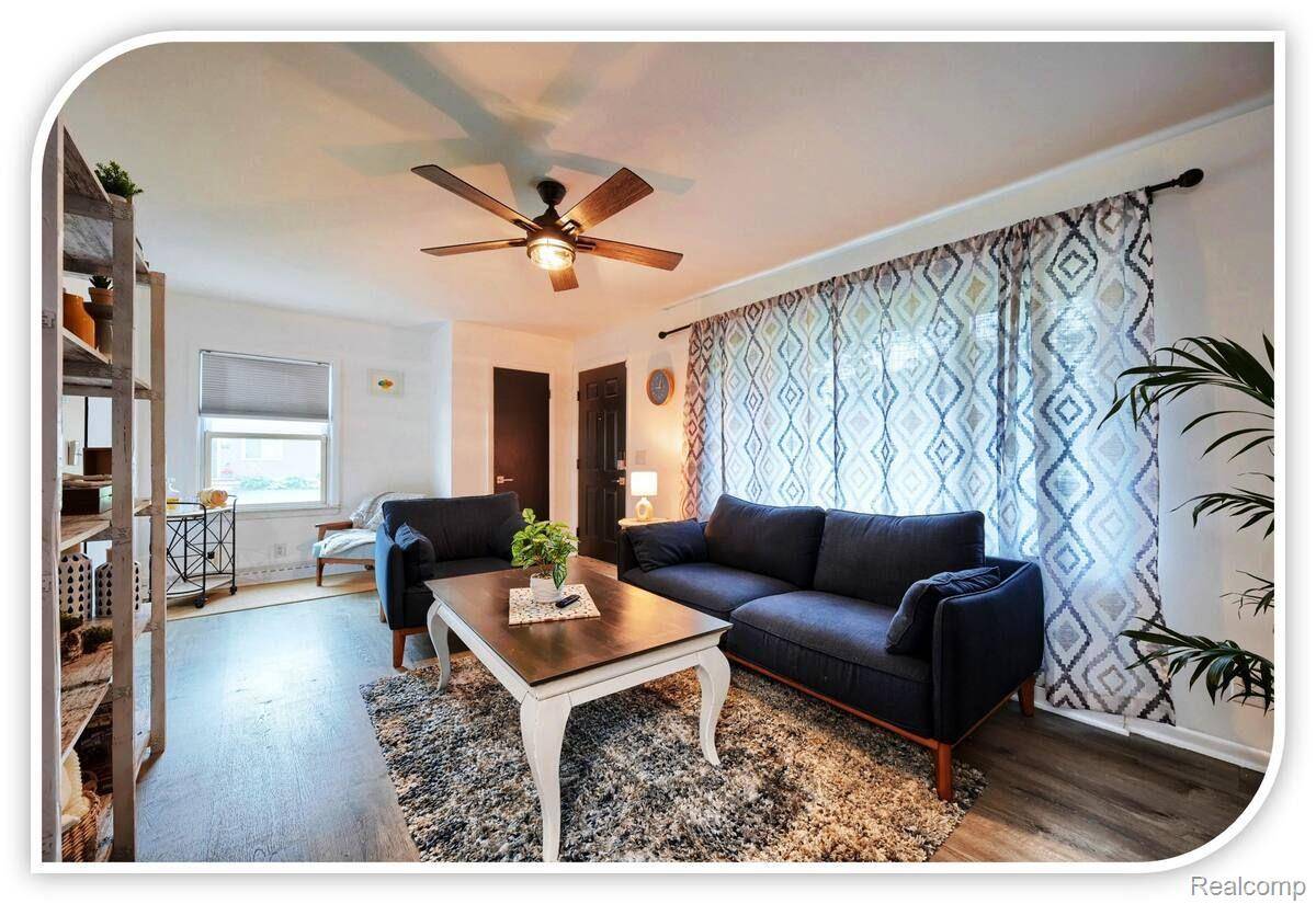 West Bloomfield, MI 48323,4383 GREEN LAKE RD