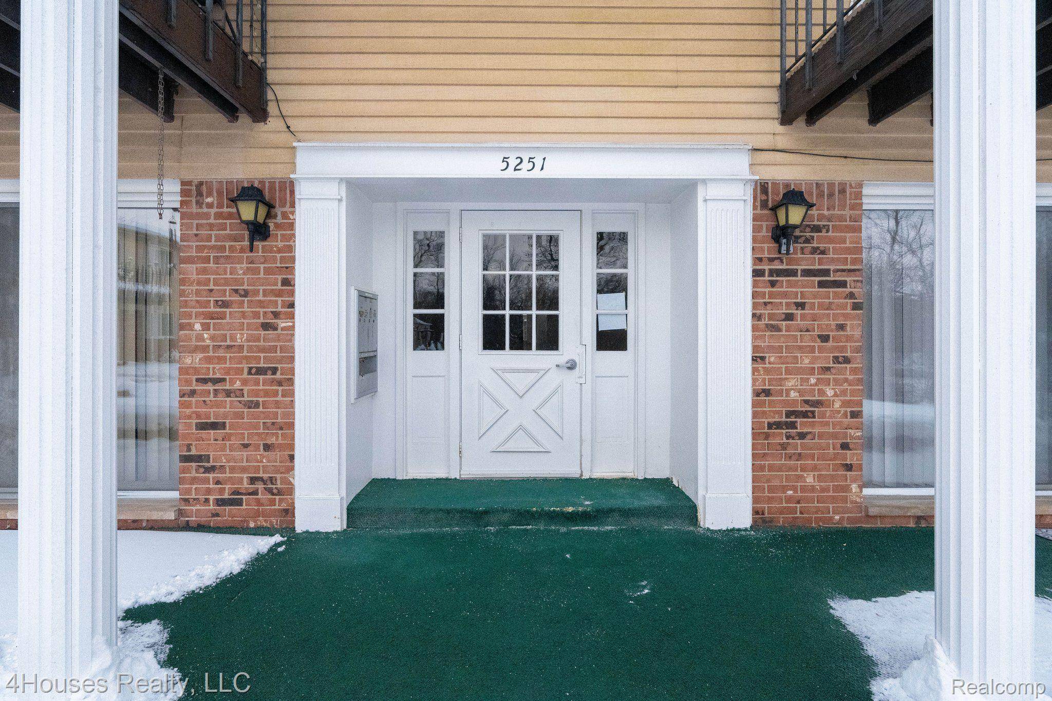 Waterford, MI 48327,5251 HIGHLAND RD #114