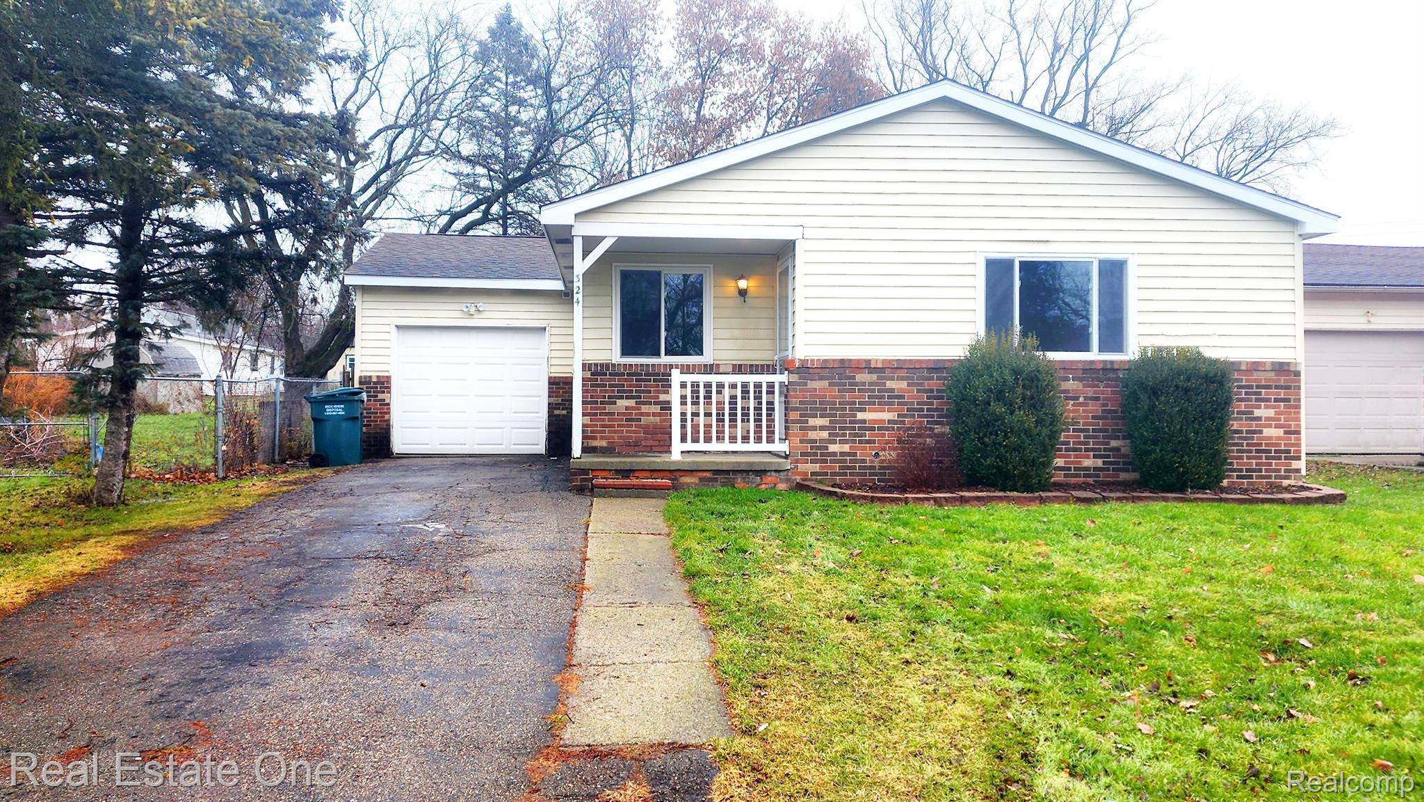 Lapeer, MI 48446,324 ORIOLE ST