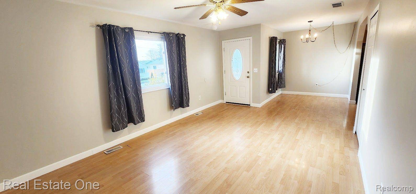 Lapeer, MI 48446,324 ORIOLE ST