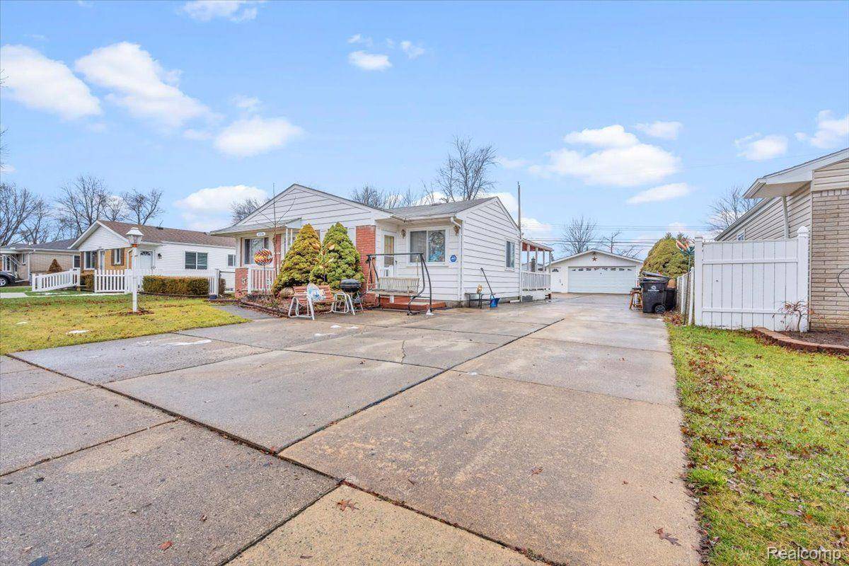 Woodhaven, MI 48183,25508 FAIRGROVE ST