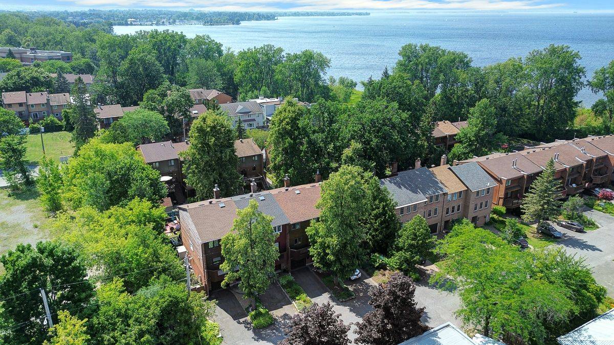 Crystal Bay - Rocky Point - Bayshore, ON K2B 6M6,16 Oakley AVE