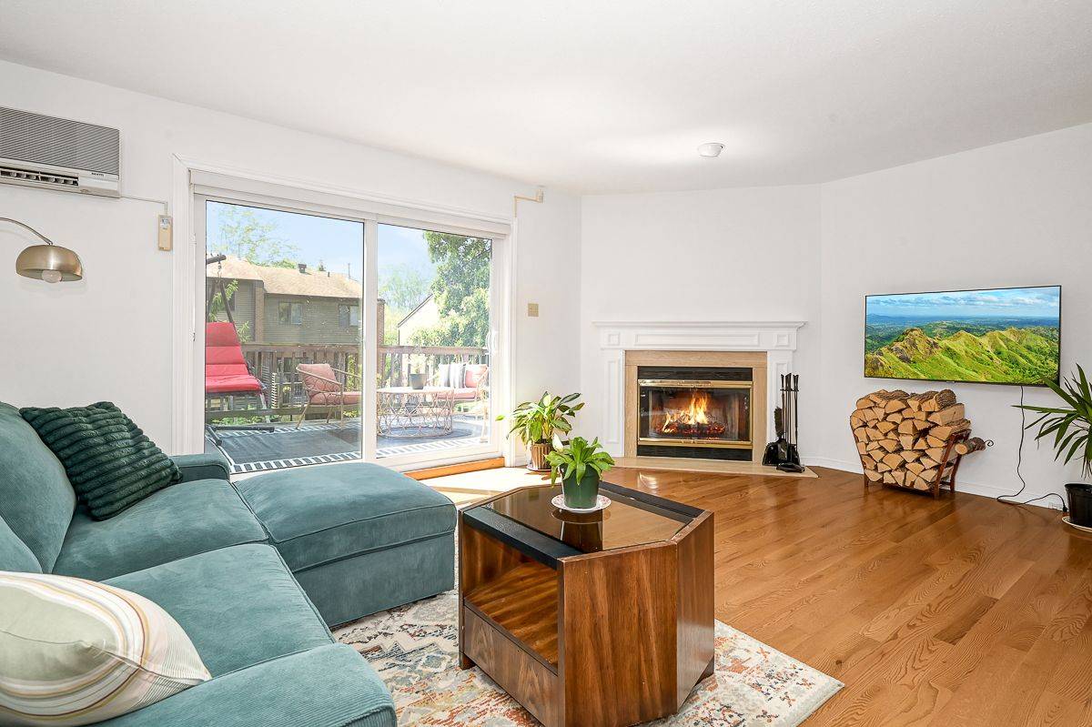 Crystal Bay - Rocky Point - Bayshore, ON K2B 6M6,16 Oakley AVE