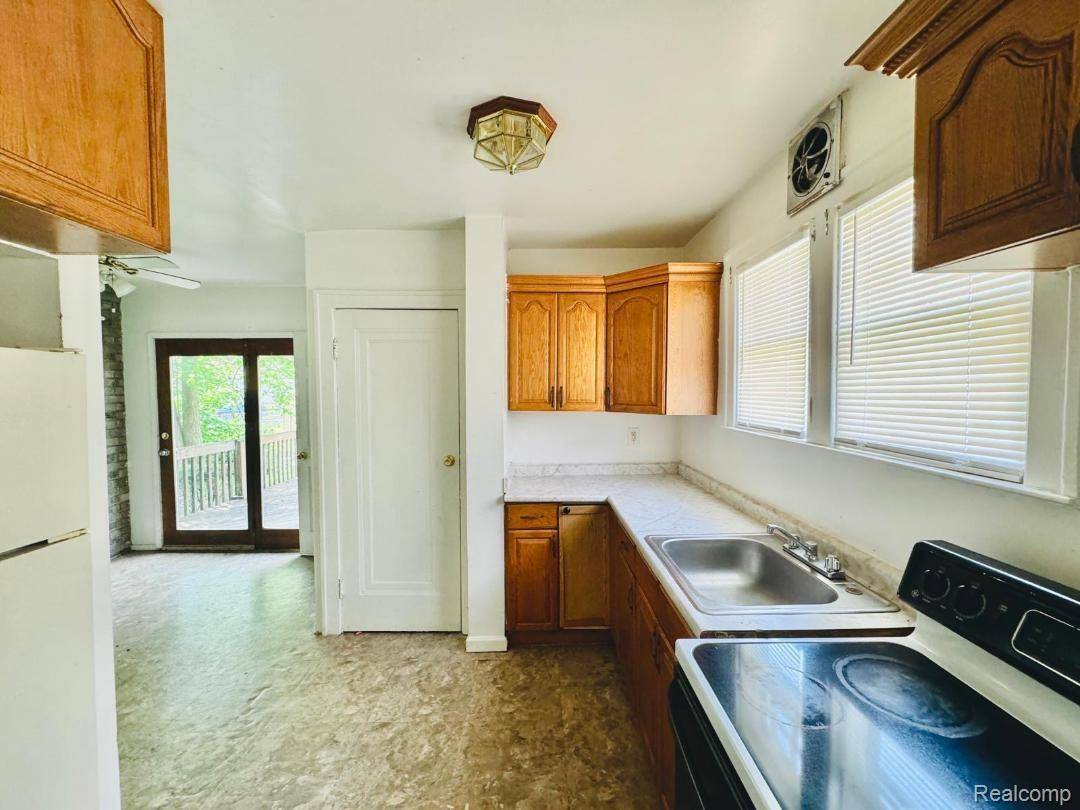 Pontiac, MI 48340,636 E KENNETT RD