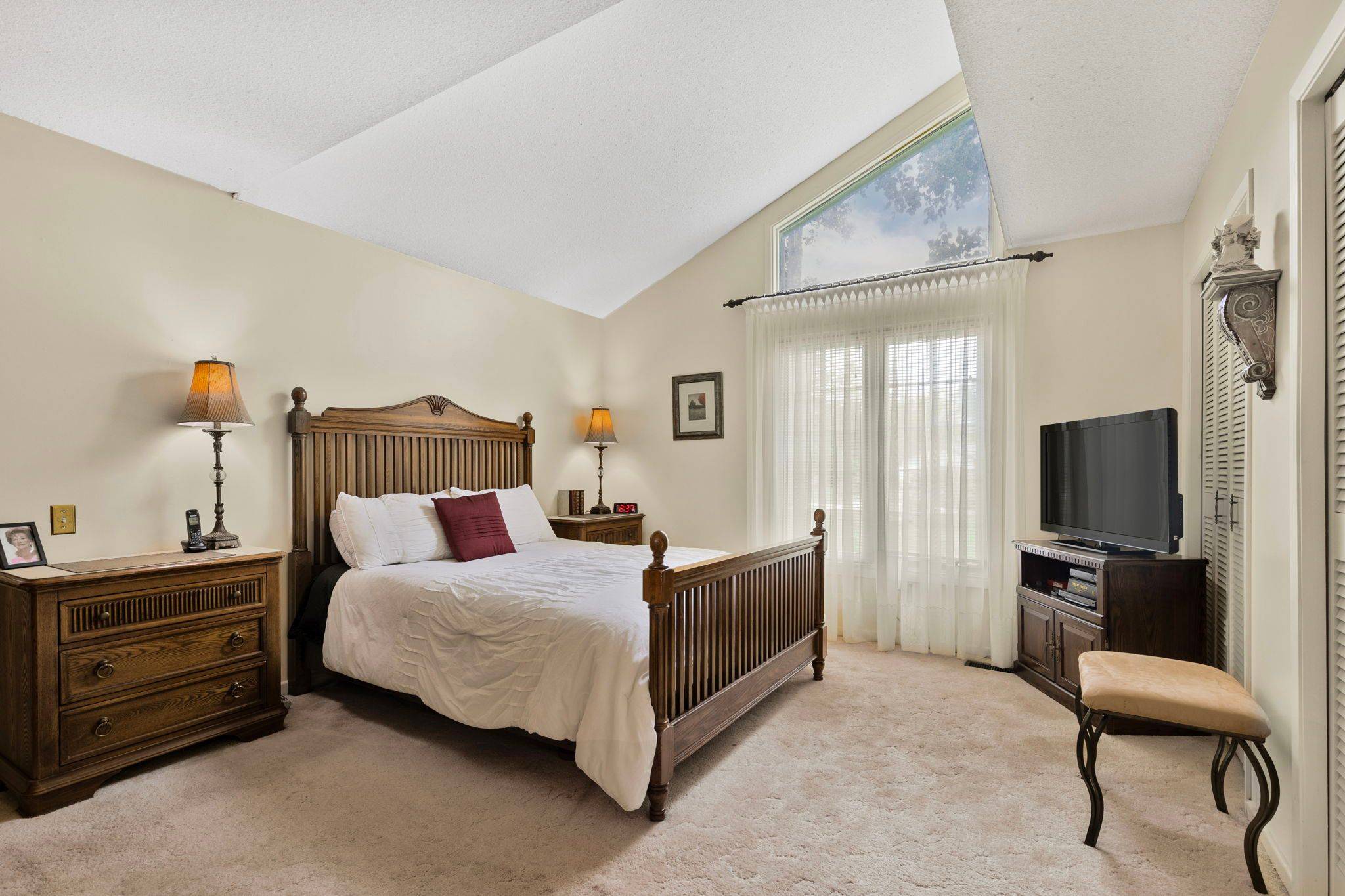 Ramara, ON L0K 1B0,5 Park LN