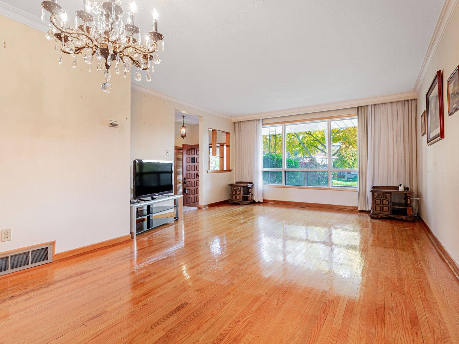 Toronto W05, ON M3N 1V4,6 Blacksmith CRES