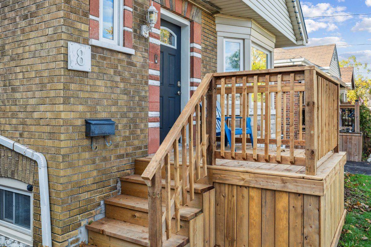 Hamilton, ON L9A 2T2,8 Wavell AVE