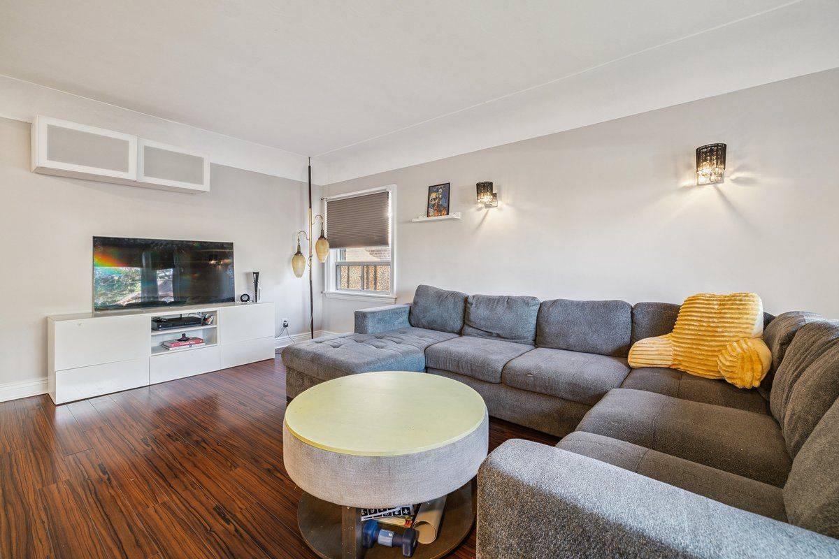 Hamilton, ON L9A 2T2,8 Wavell AVE