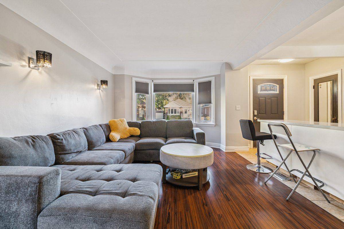 Hamilton, ON L9A 2T2,8 Wavell AVE