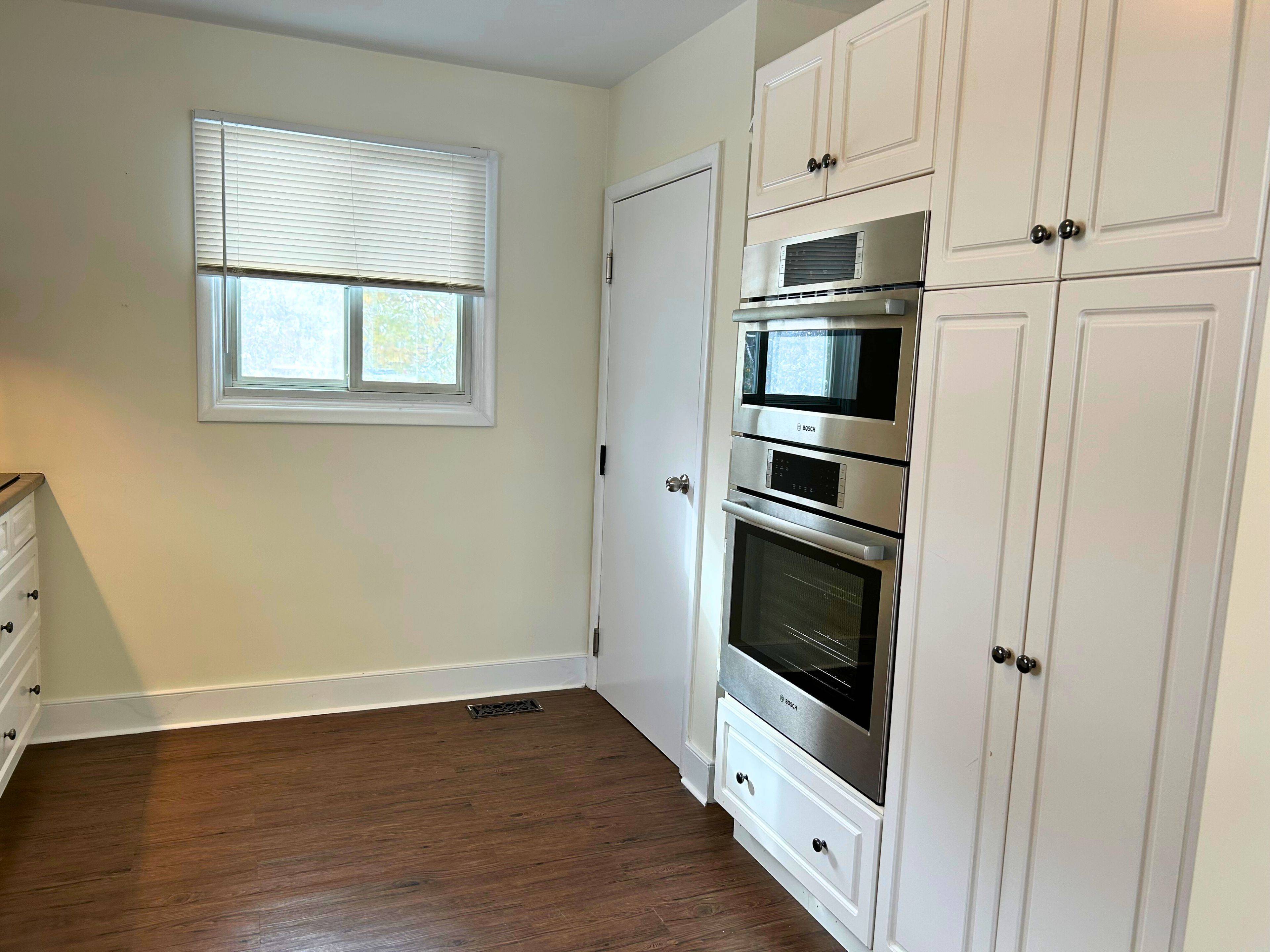 Guelph, ON N1E 4Y3,182 Metcalfe ST #Upper