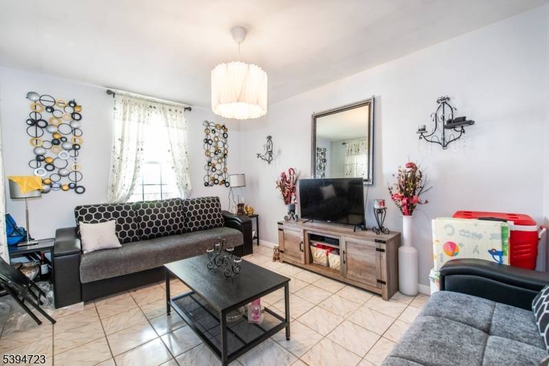 Newark City, NJ 07103,395 S 8Th St