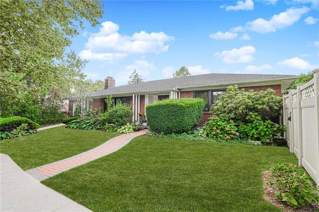 Staten  Island, NY 10301,4 Brentwood AVE