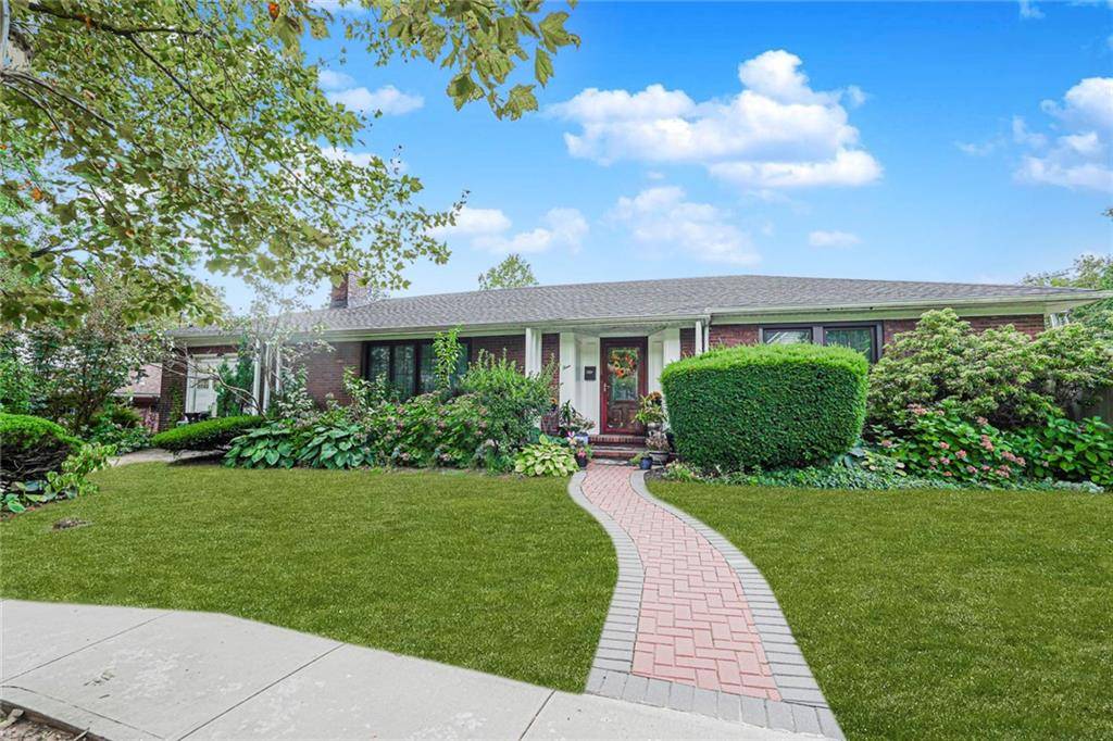 Staten  Island, NY 10301,4 Brentwood AVE