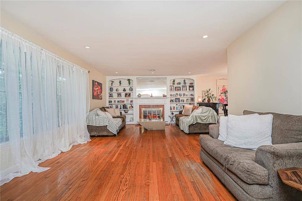 Staten  Island, NY 10301,4 Brentwood AVE