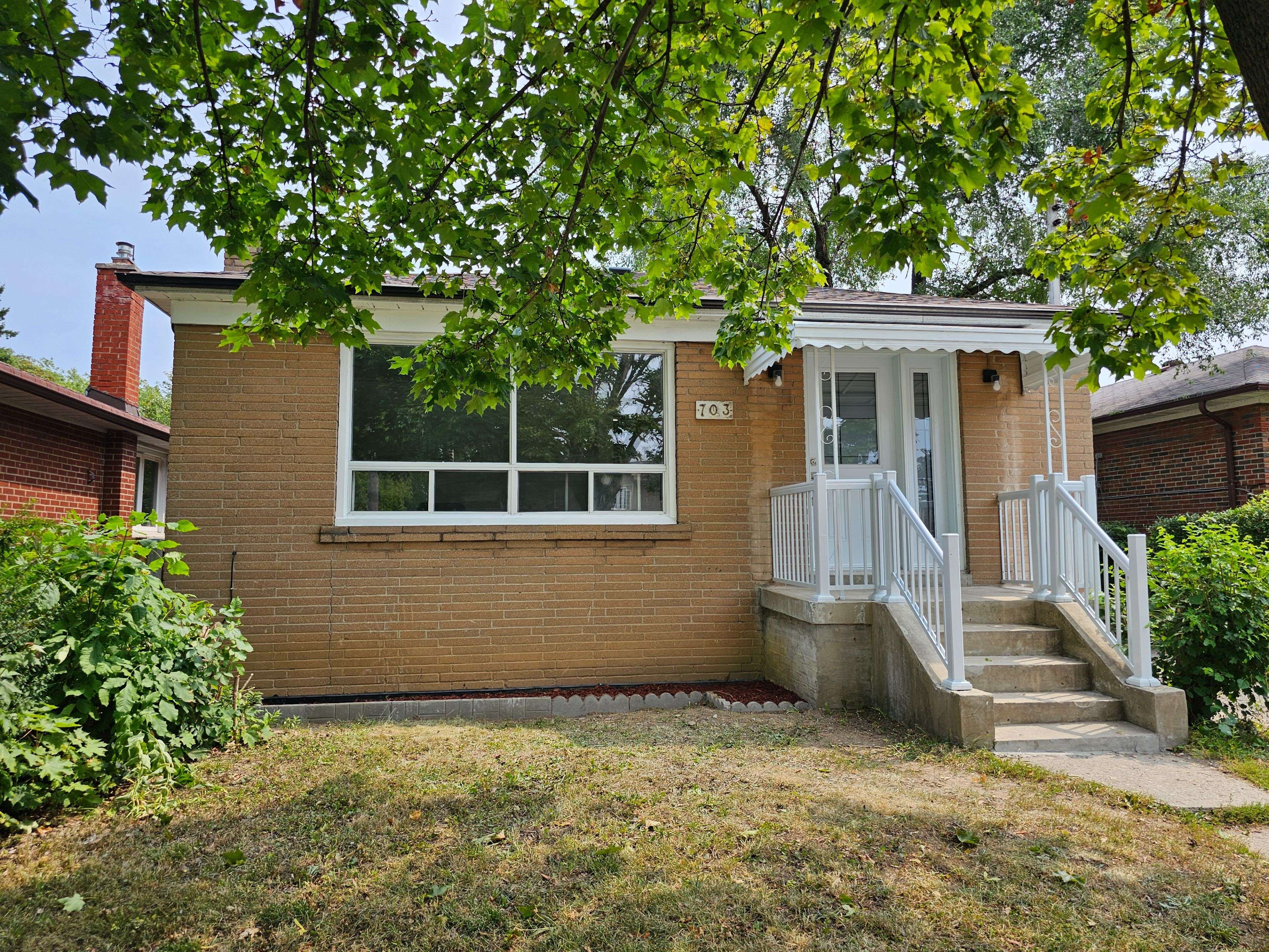 Toronto E04, ON M1K 4E3,703 Midland AVE