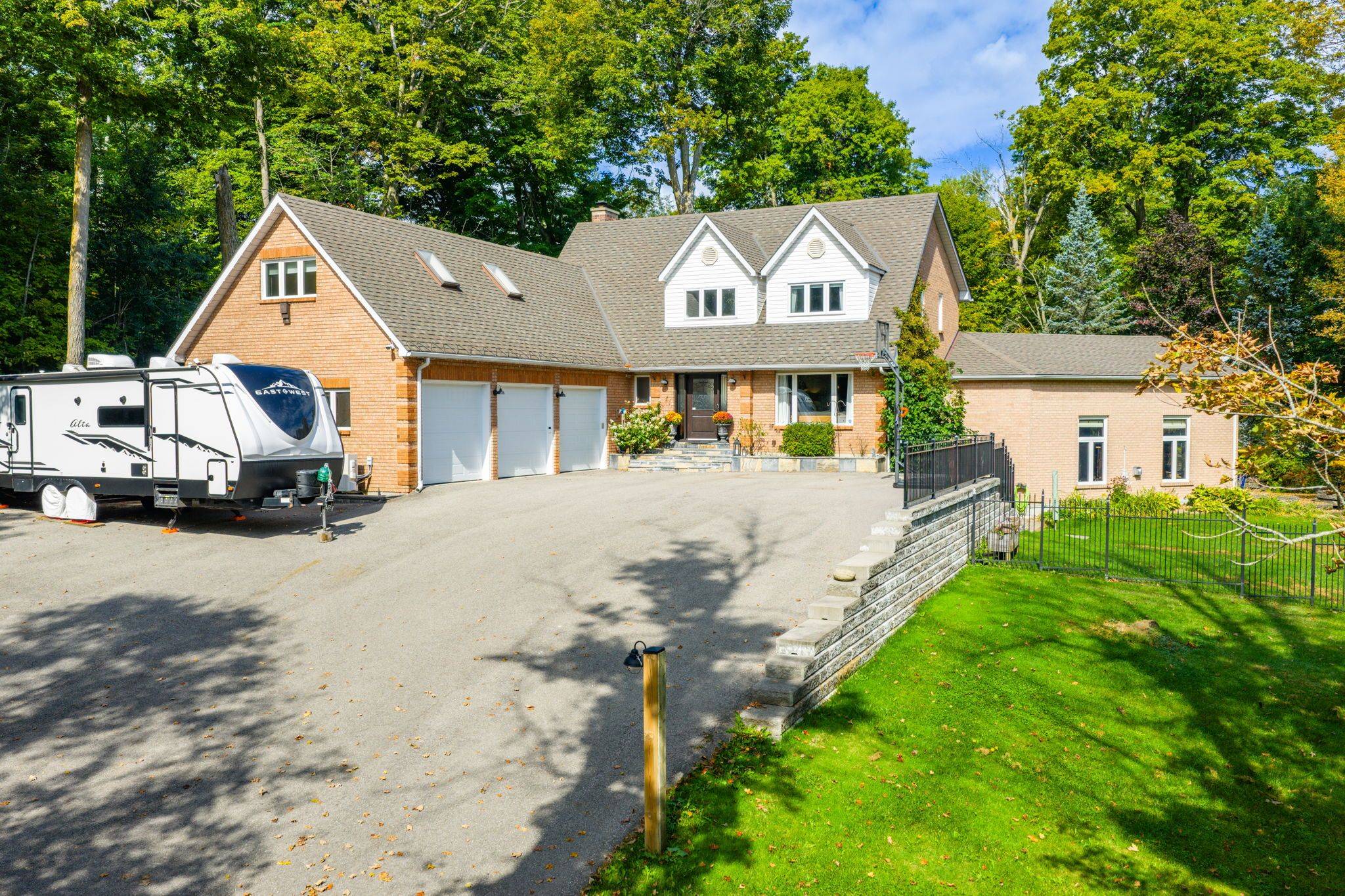 Erin, ON N0B 1T0,7 Erinwood DR