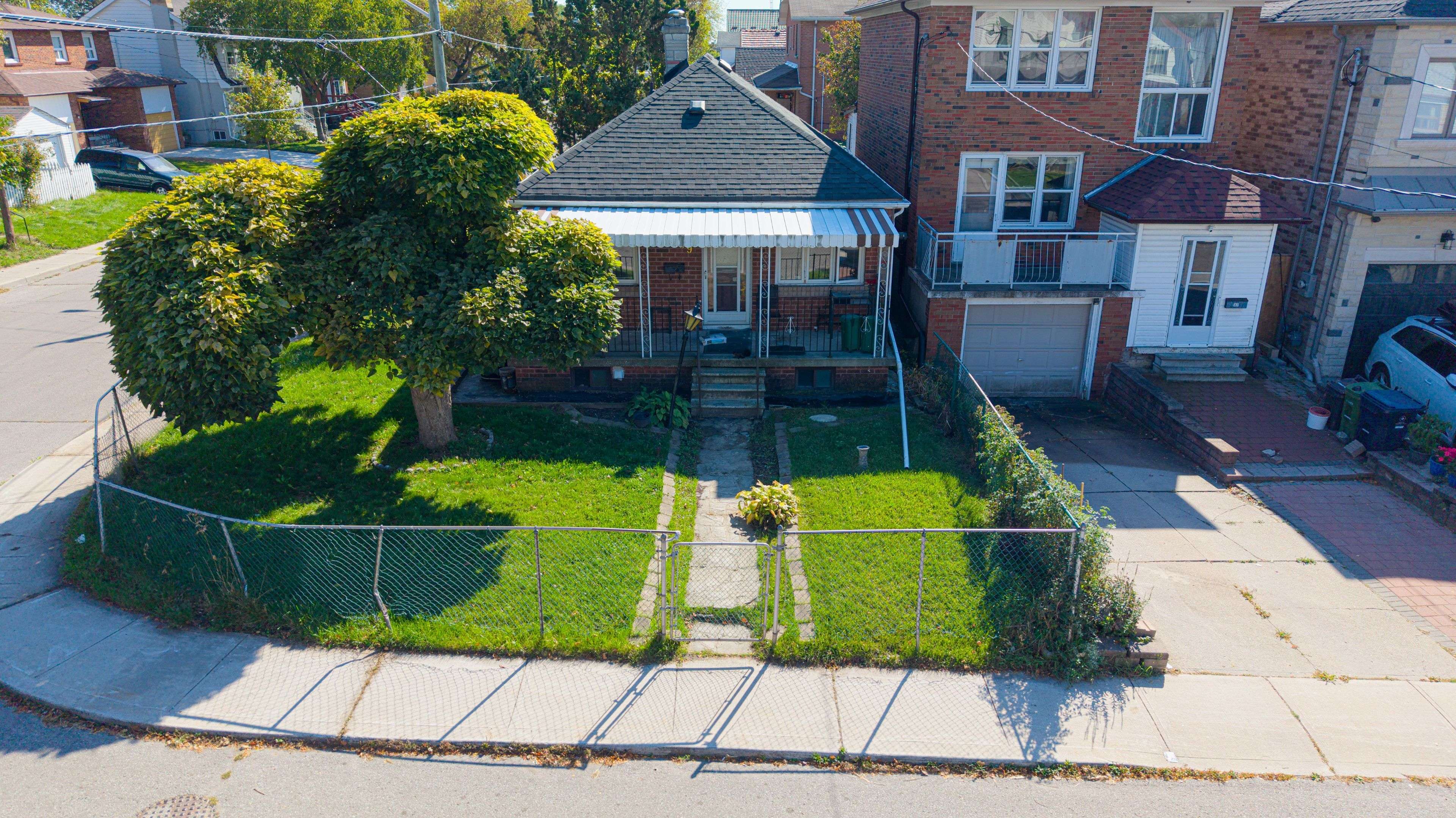 Toronto E06, ON M1L 1H2,39 Butterworth AVE