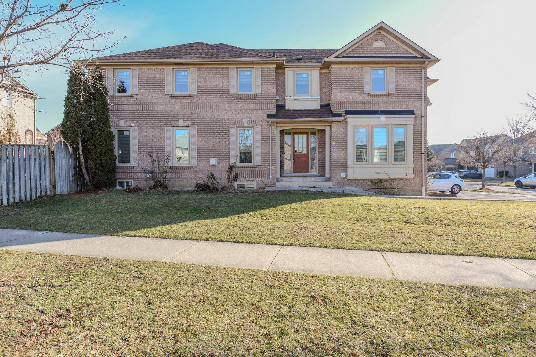 Mississauga, ON L5N 7N7,7020 Black Walnut TRL