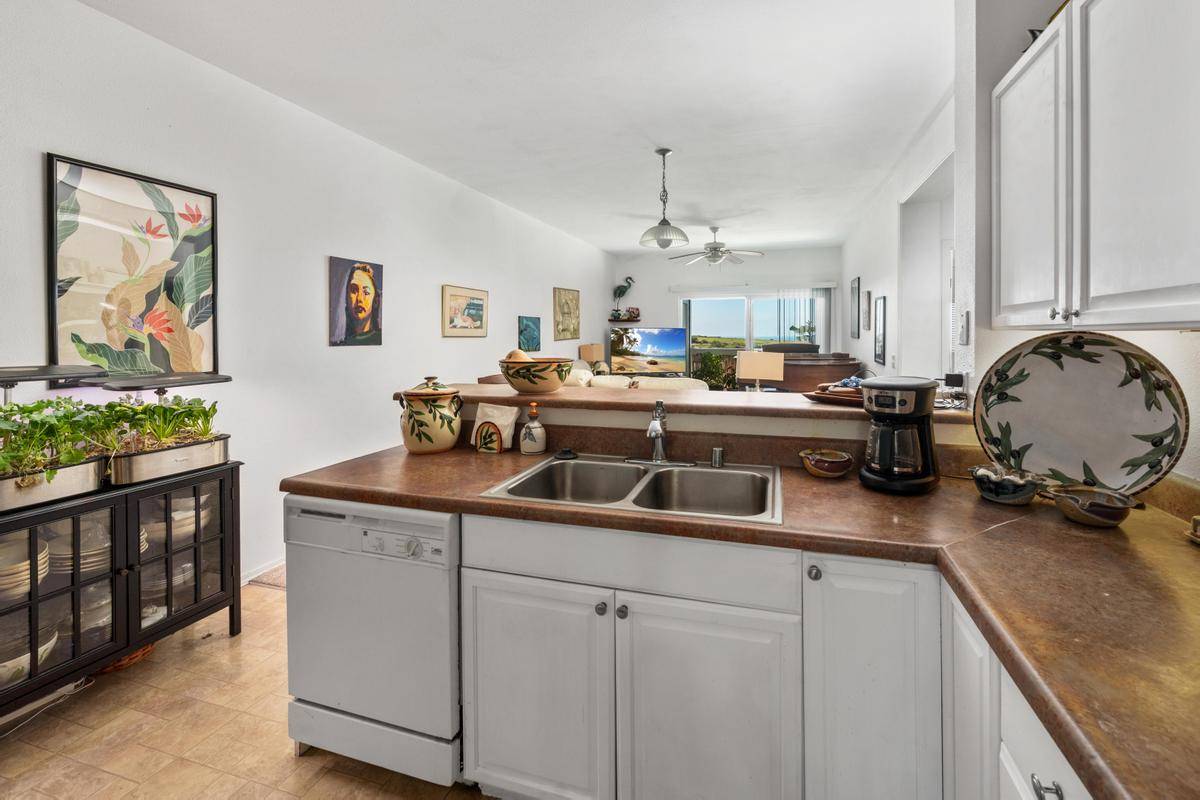 Kailua-kona, HI 96740,73-1107 NUUANU PL #A104