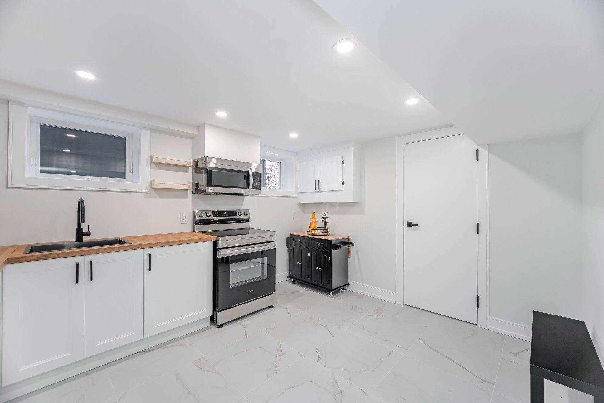 Toronto W08, ON M9B 5H6,4 Lloyd Manor RD #BSMT