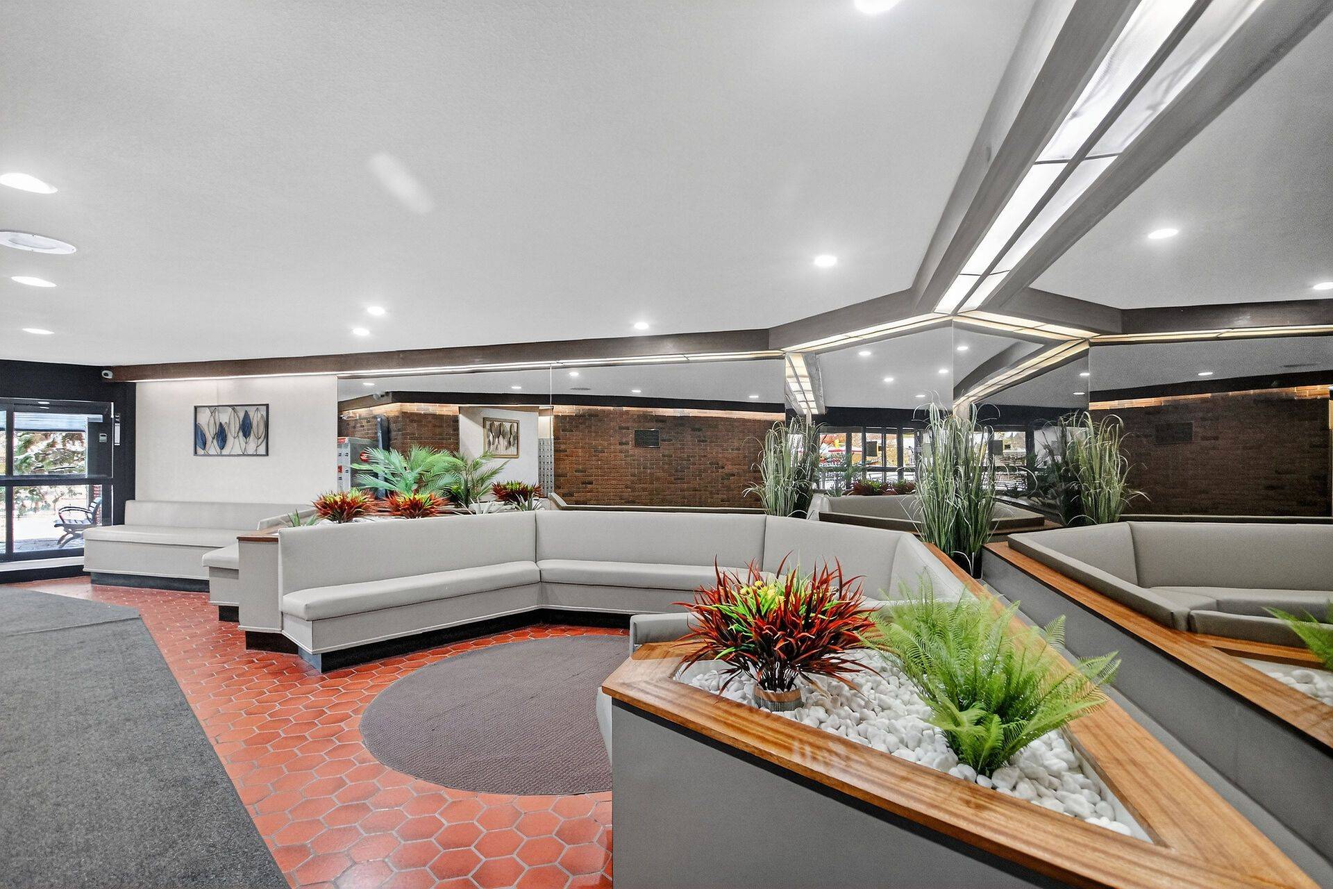 Crystal Bay - Rocky Point - Bayshore, ON K2B 6J6,3100 CARLING AVE #202