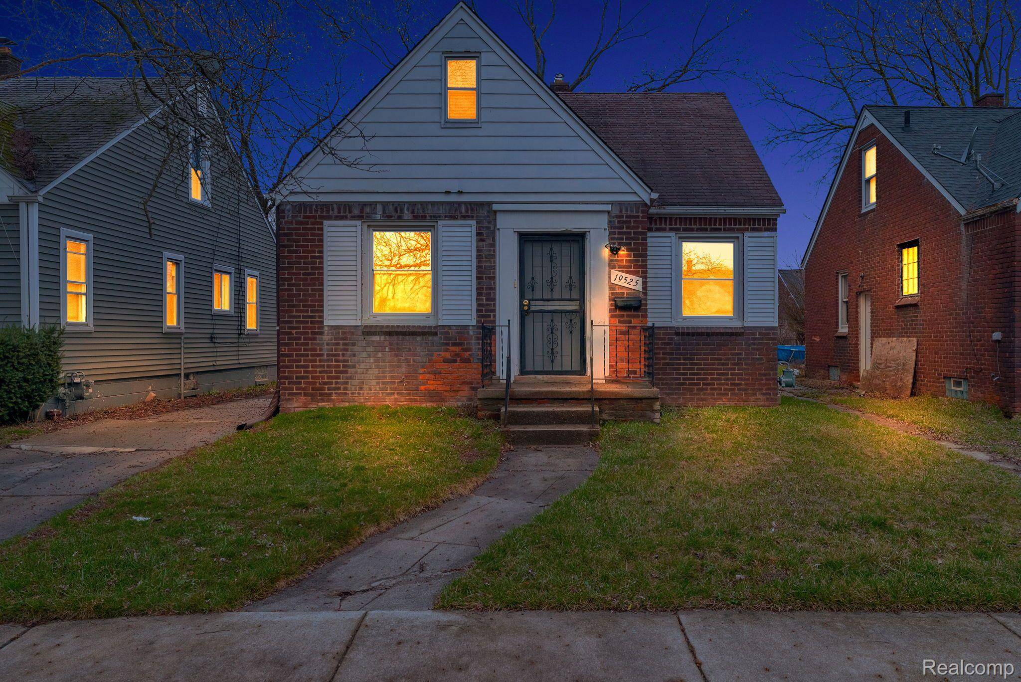 Detroit, MI 48205,19525 FAIRPORT ST