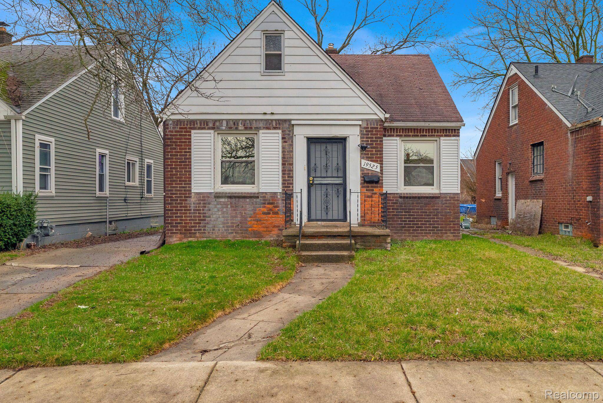 Detroit, MI 48205,19525 FAIRPORT ST