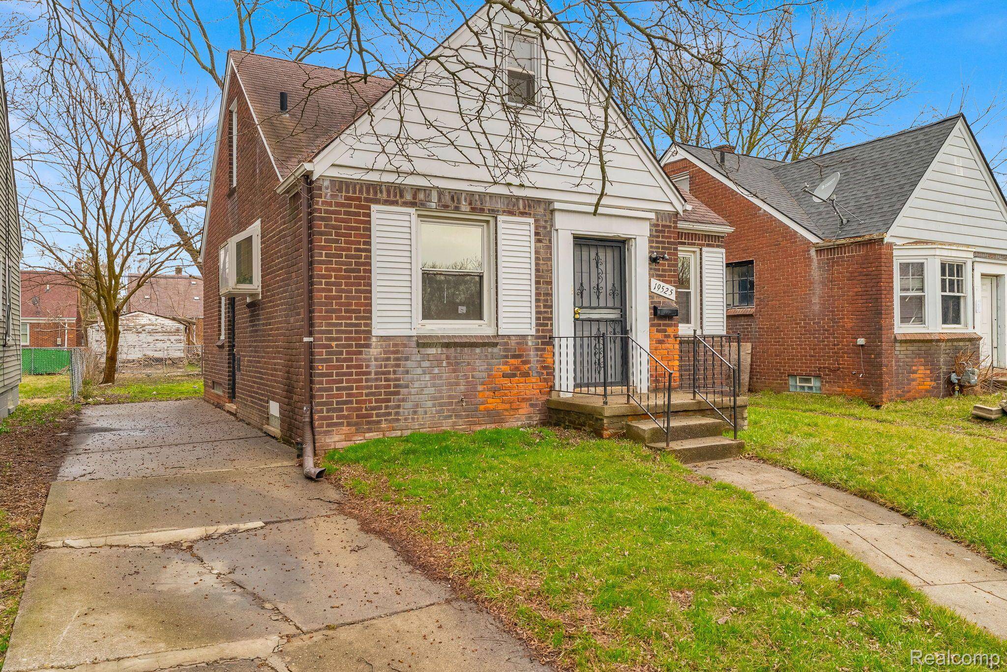 Detroit, MI 48205,19525 FAIRPORT ST