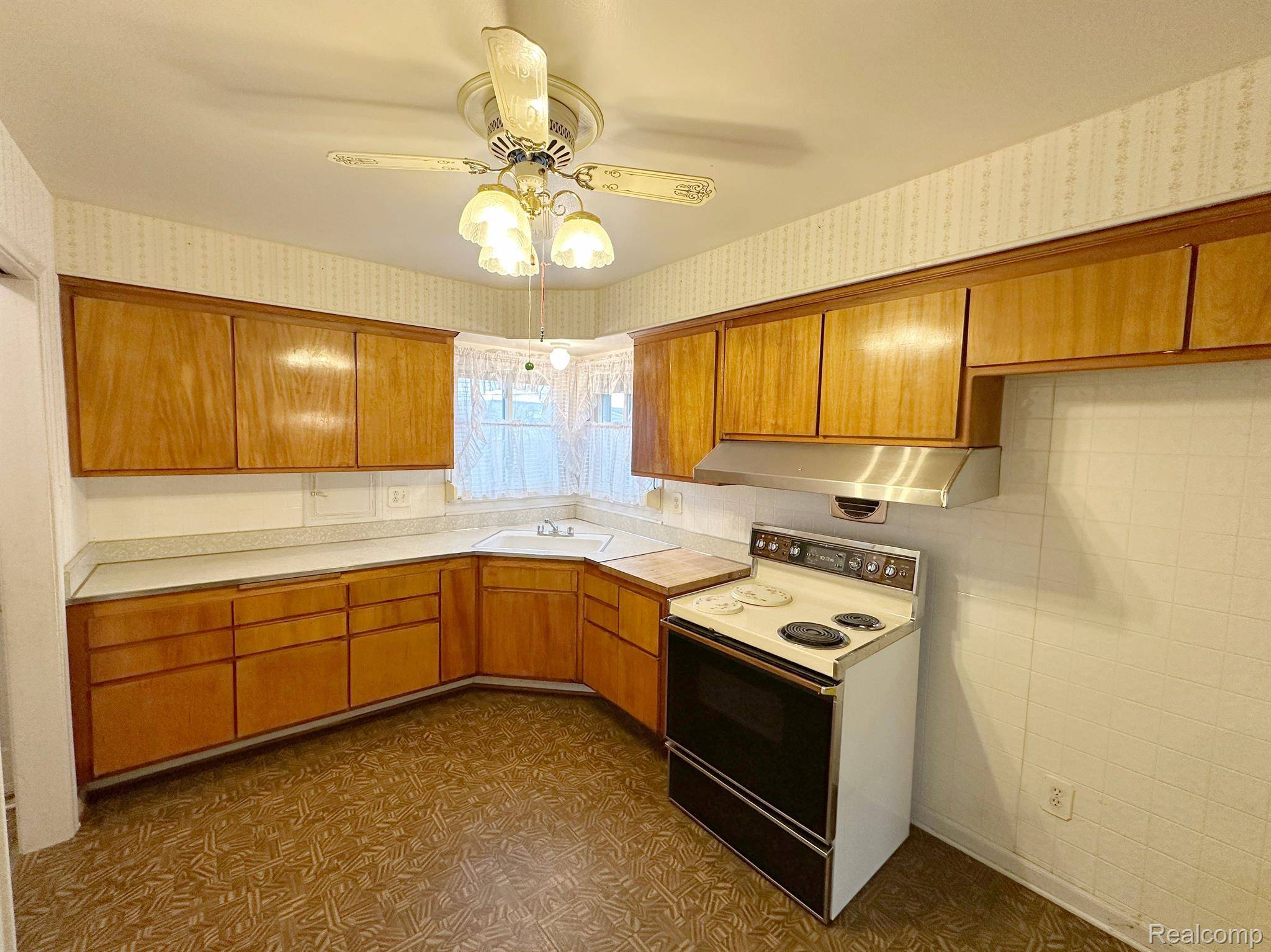 Detroit, MI 48219,22212 HESSEL AVE