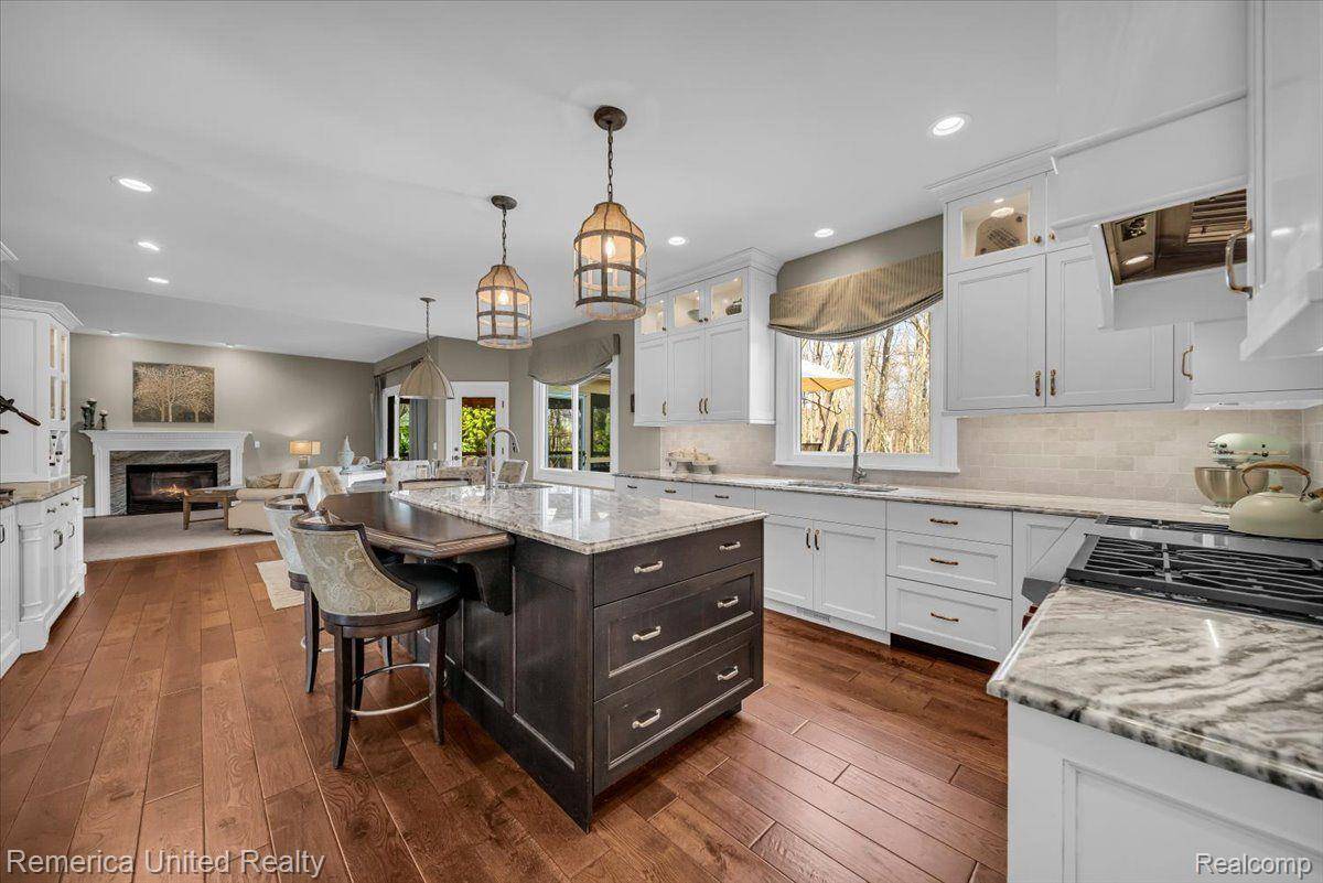 Wixom, MI 48393,1294 S CREEK DR