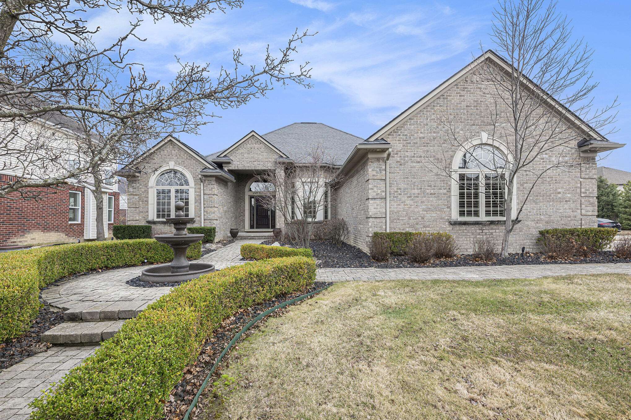 Clinton Twp, MI 48038,43695 Harlequin LN