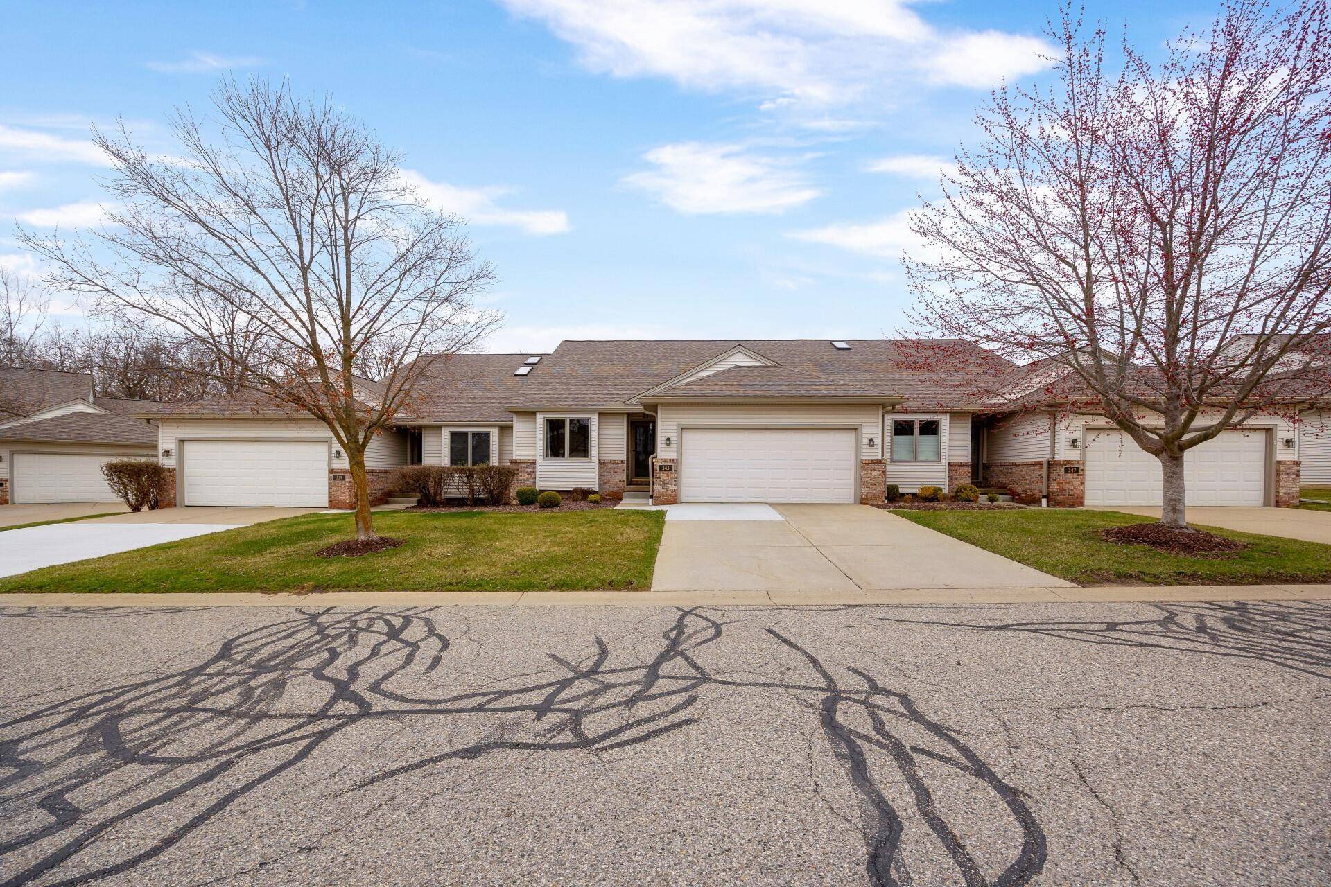 Saline, MI 48176,343 Cottonwood LN