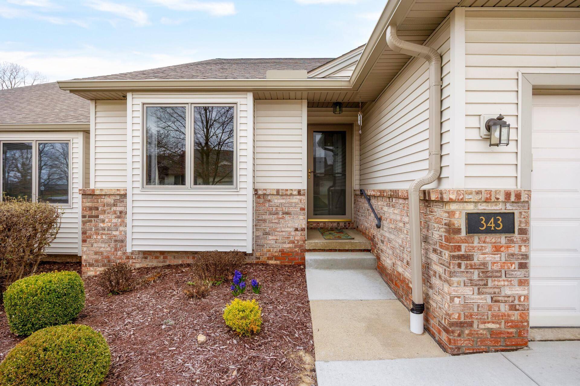 Saline, MI 48176,343 Cottonwood LN