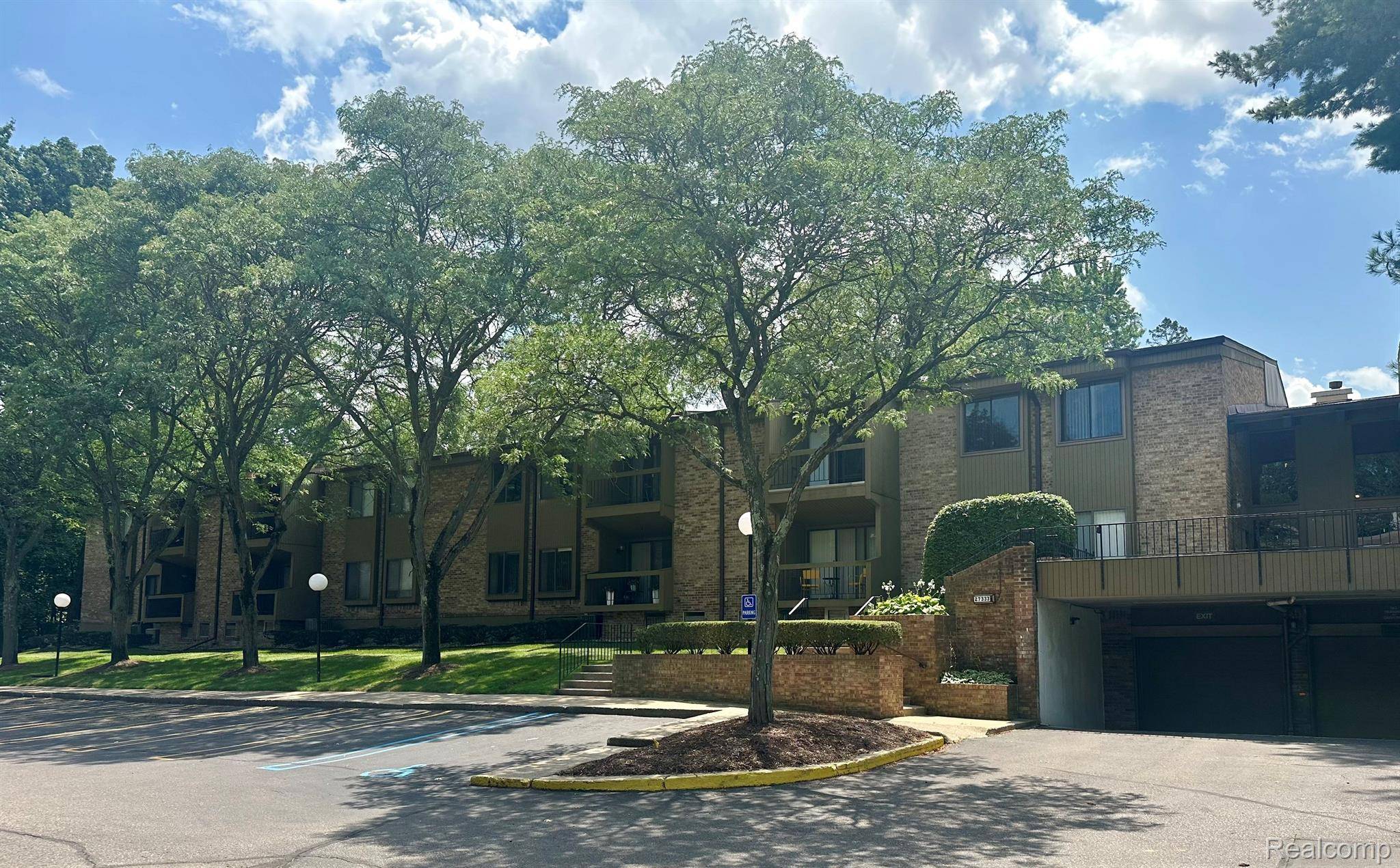 Southfield, MI 48033,27330 ARBORWAY RD #23