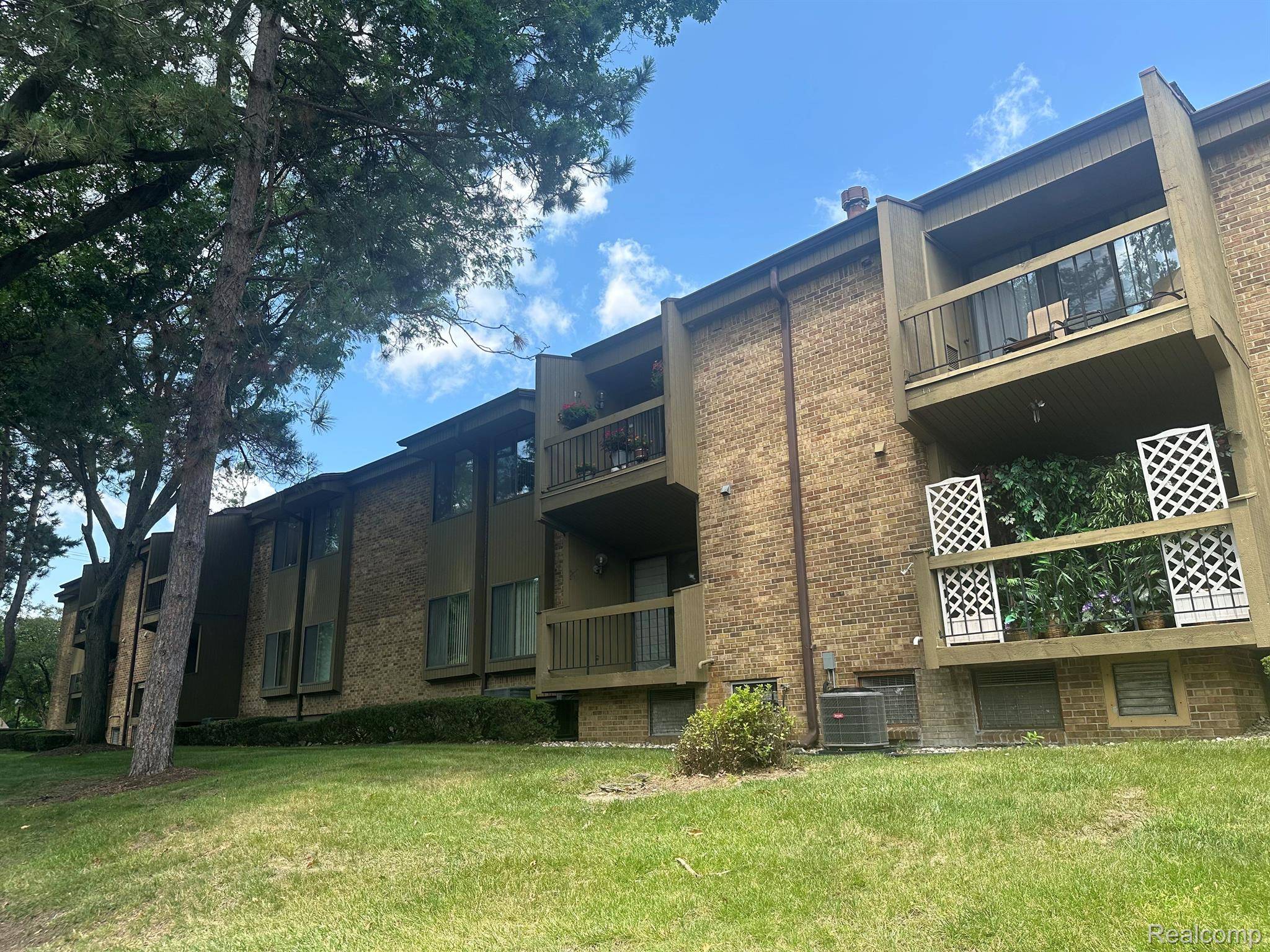 Southfield, MI 48033,27330 ARBORWAY RD #23