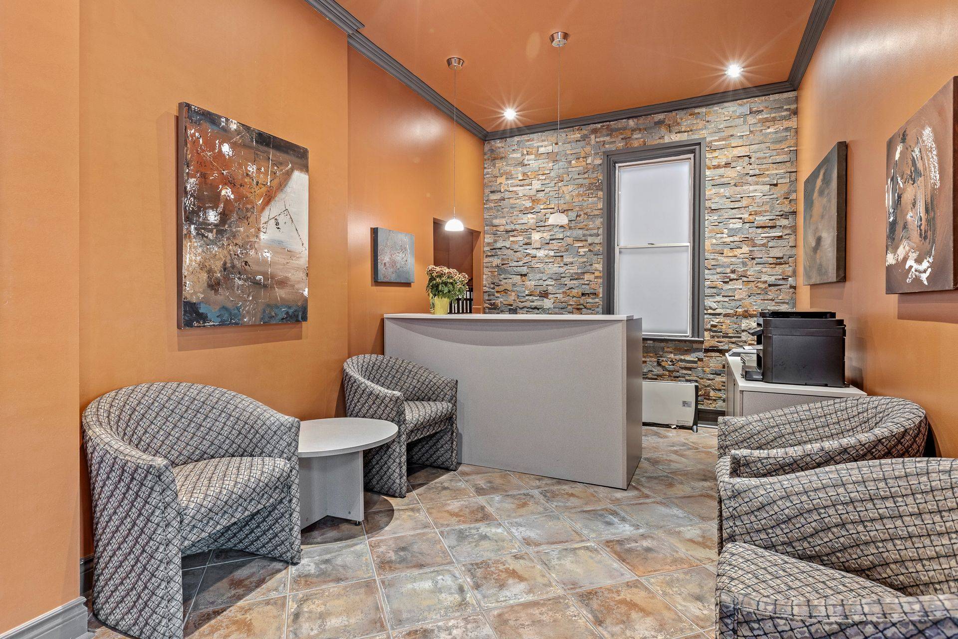 Ottawa Centre, ON K1R 5J8,464 Somerset ST W