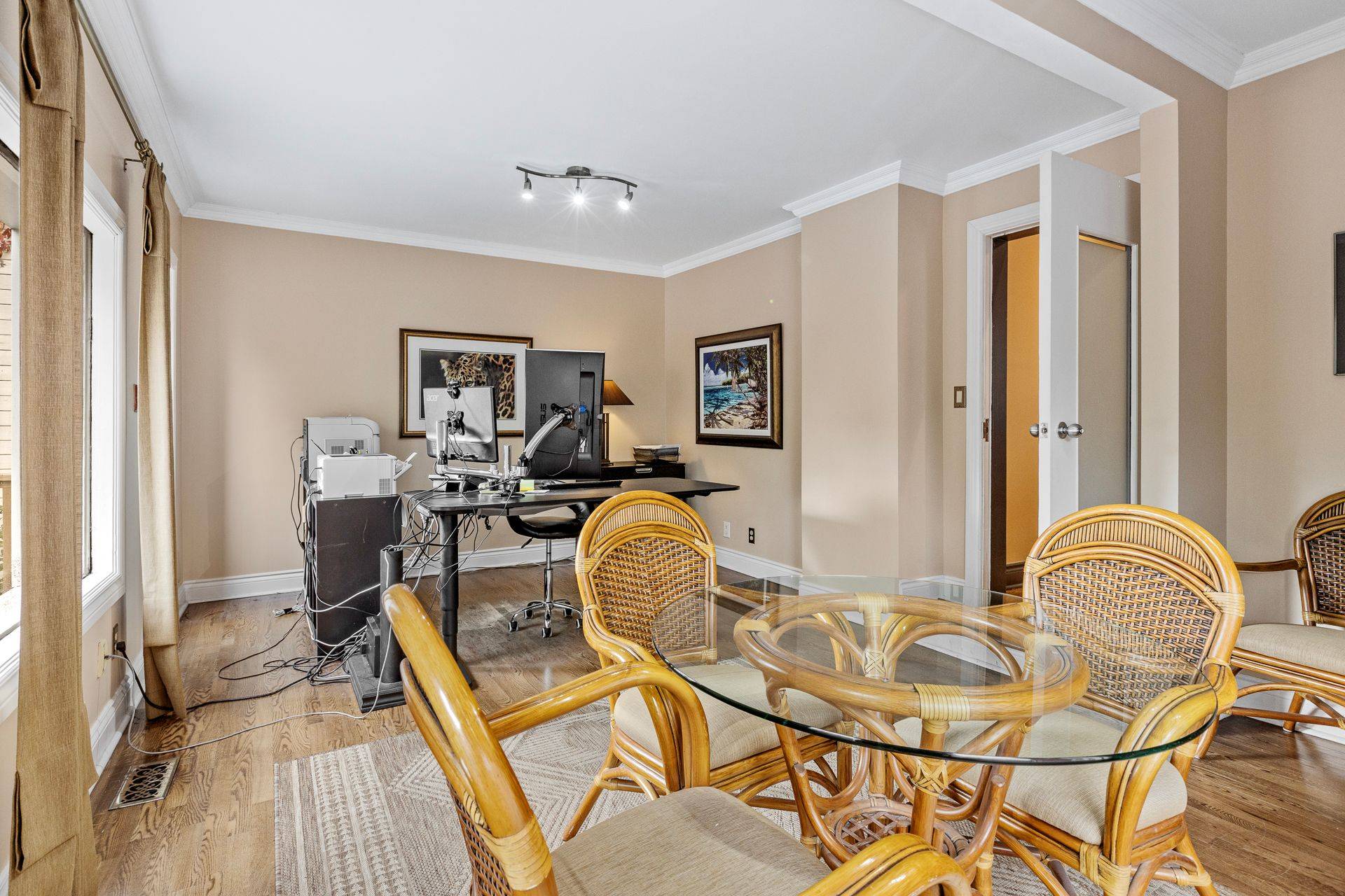 Ottawa Centre, ON K1R 5J8,464 Somerset ST W