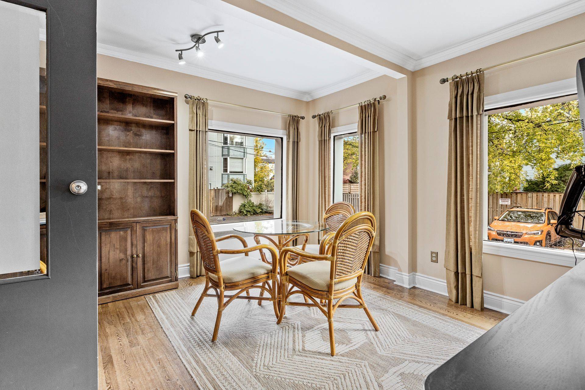 Ottawa Centre, ON K1R 5J8,464 Somerset ST W