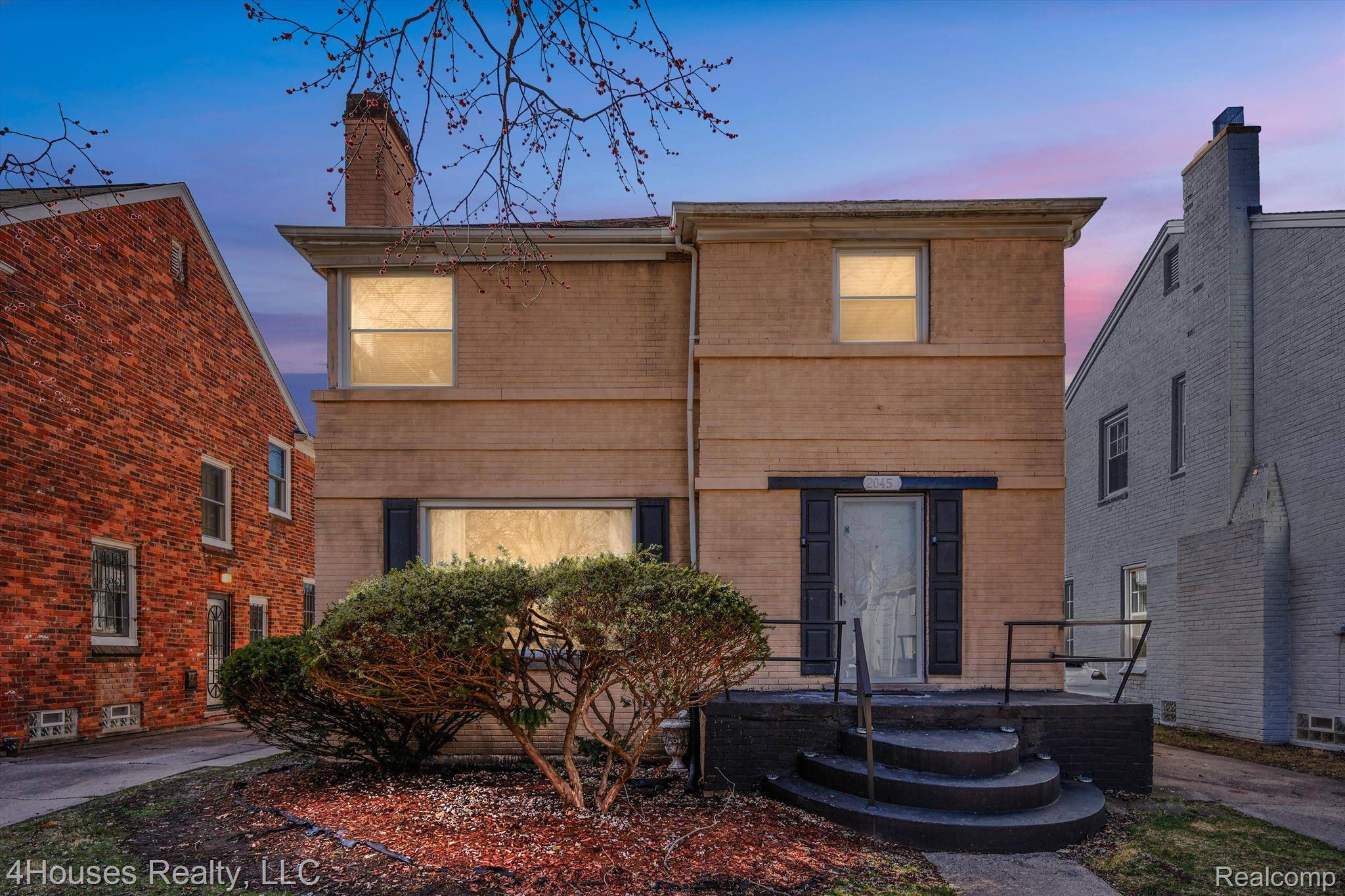 Detroit, MI 48221,20451 PICADILLY RD