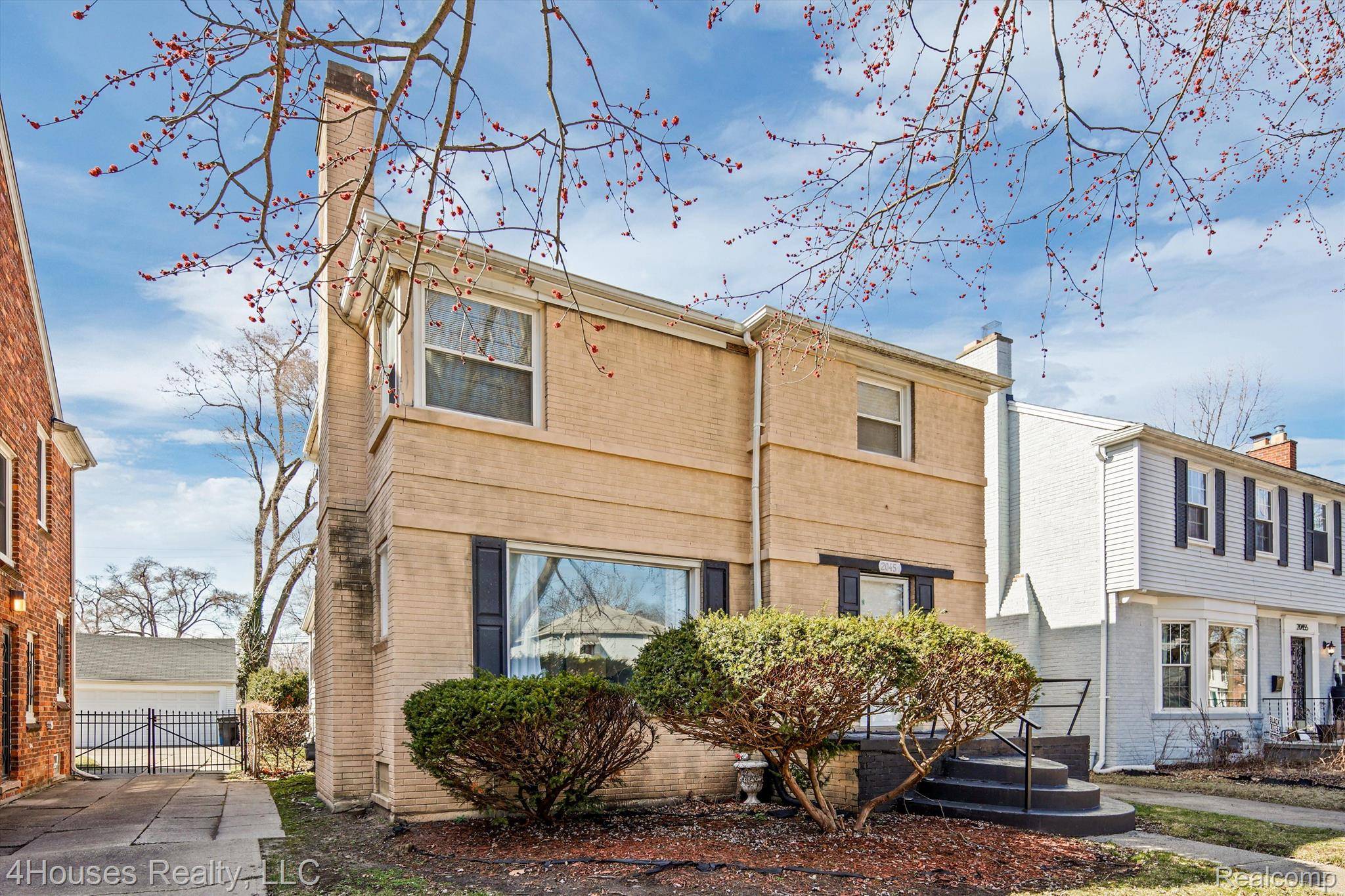 Detroit, MI 48221,20451 PICADILLY RD