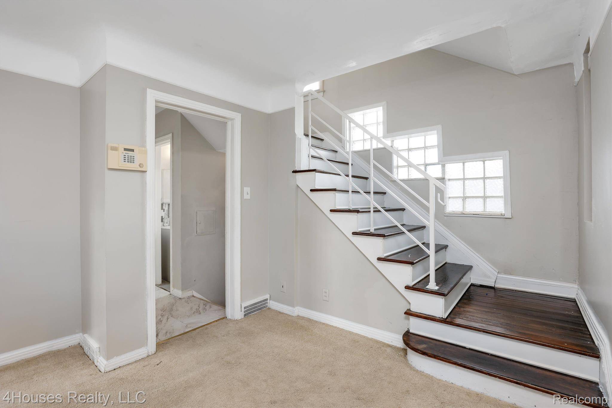 Detroit, MI 48221,20451 PICADILLY RD